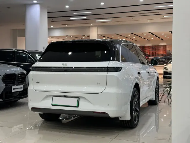 Li Auto L6 — Фото автомобиля 11