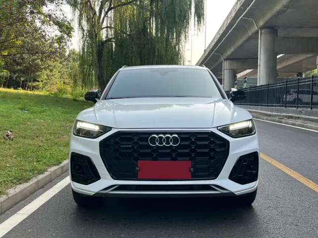 Audi Q5L — Фото автомобиля 2