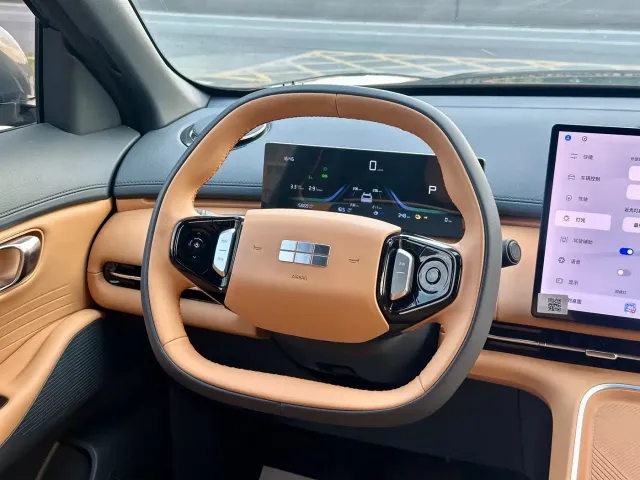 Geely Galaxy Starship 7 EM-i — Фото автомобиля 11