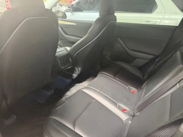 Tesla Model Y — Фото автомобиля 3