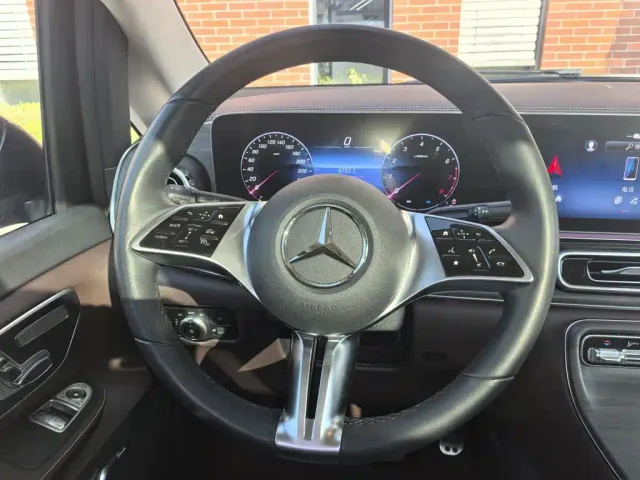 Mercedes-Benz V-Class — Фото автомобиля 22