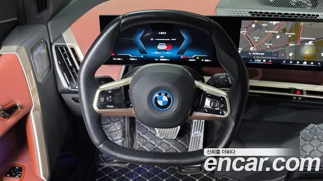 BMW iX — Фото автомобиля 13