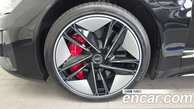 Audi RS e-tron GT — Фото автомобиля 5