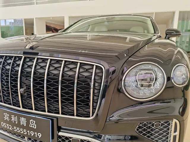 Bentley Flying Spur — Фото автомобиля 11