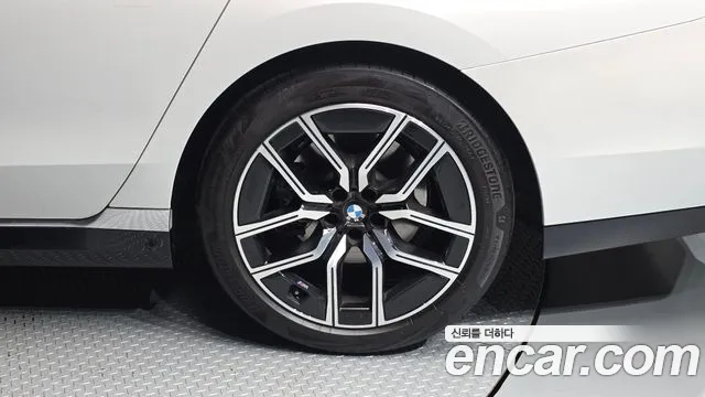 BMW 7 Series G70 — Фото автомобиля 6
