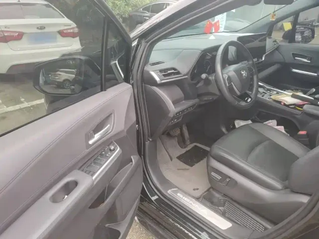 Toyota Sienna — Фото автомобиля 15