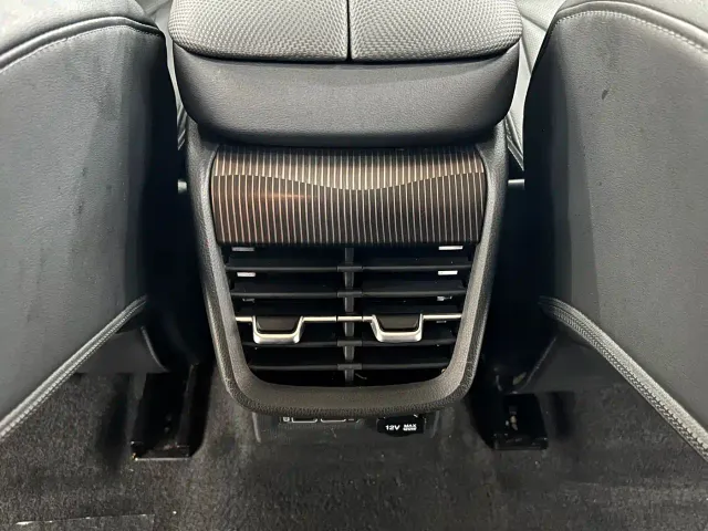Hongqi E-QM5 — Фото автомобиля 13