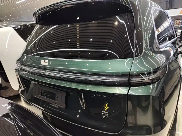Li Auto L9 — Фото автомобиля 18