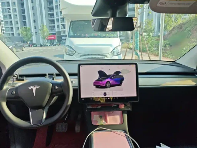 Tesla Model Y — Фото автомобиля 10