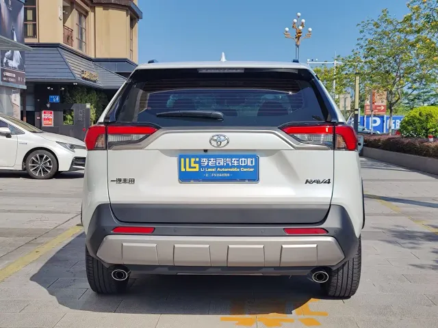 Toyota RAV4 — Фото автомобиля 4