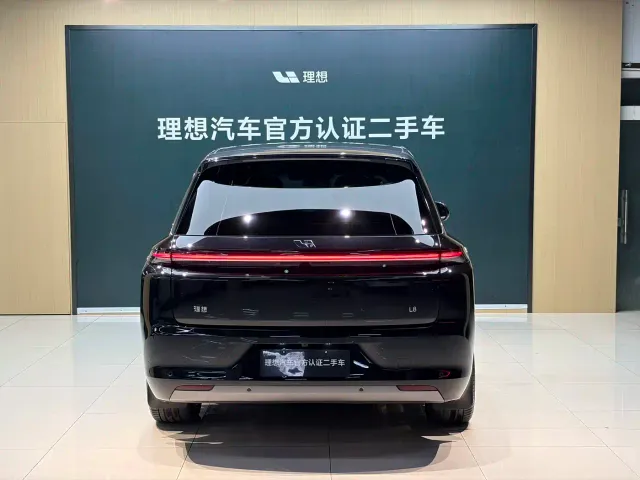 Li Auto L8 — Фото автомобиля 4