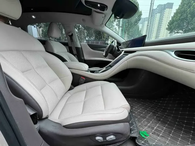 IM Motors IM L6 2024 Max Standard Edition — Фото автомобиля 9