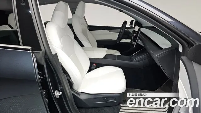 Tesla Model Y — Фото автомобиля 16