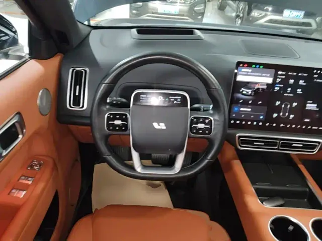 Li Auto L9 — Фото автомобиля 10