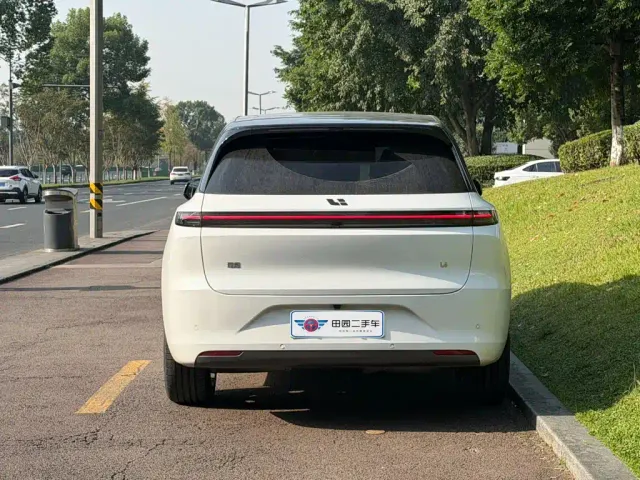 Li Auto L6 — Фото автомобиля 5