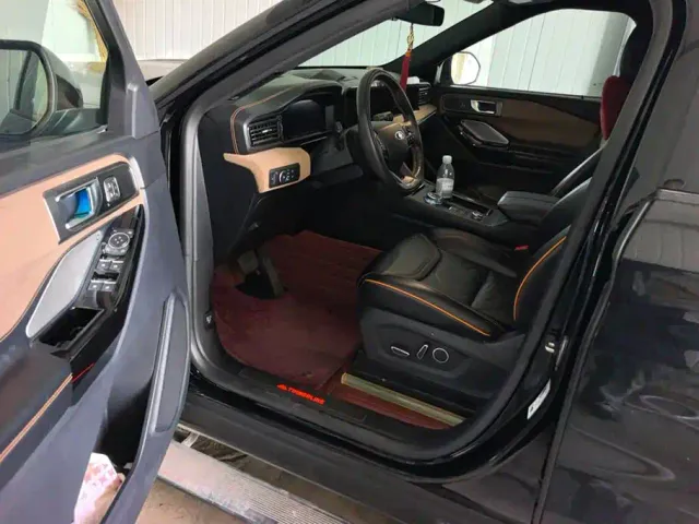 Ford Explorer — Фото автомобиля 9