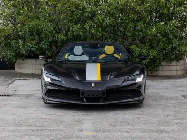 Ferrari SF90 — Фото автомобиля 2