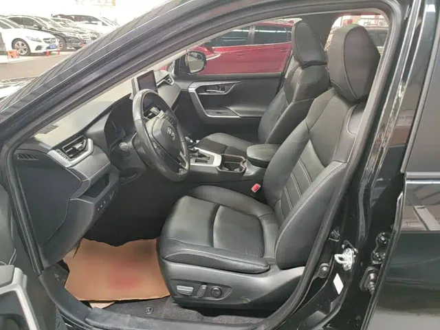 Toyota RAV4 — Фото автомобиля 14