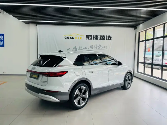 Audi Q5 e-tron — Фото автомобиля 16