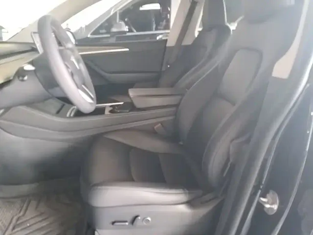 Tesla Model Y — Фото автомобиля 14