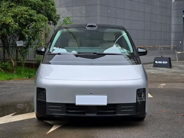 Li Auto MEGA — Фото автомобиля 2