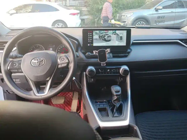 Toyota RAV4 — Фото автомобиля 12