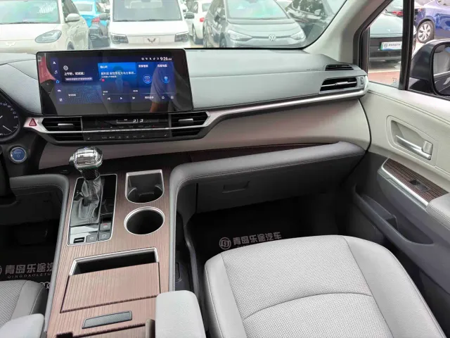 Toyota Granvia — Фото автомобиля 12