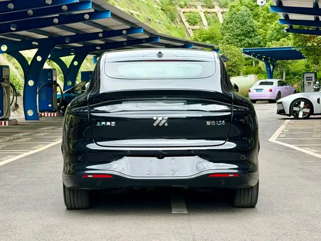 IM Motors LS6 — Фото автомобиля 10