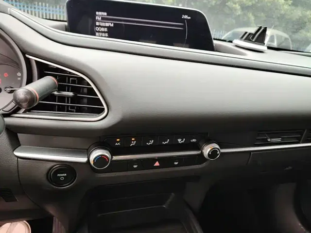 Mazda CX-30 EV — Фото автомобиля 12