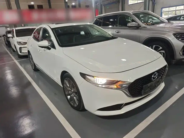 Mazda Axela — Фото автомобиля 3