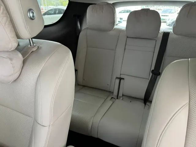 Li Auto MEGA — Фото автомобиля 8