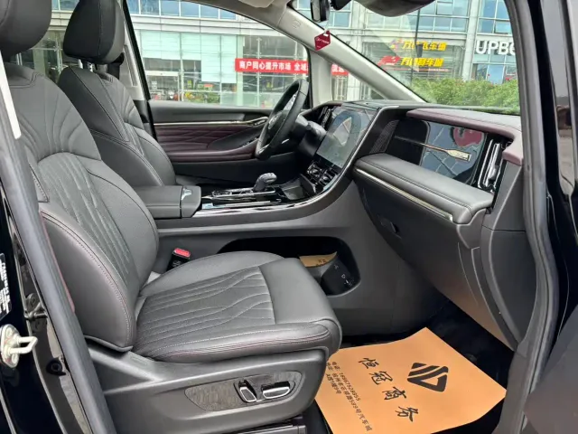 GAC Trumpchi M8 — Фото автомобиля 10