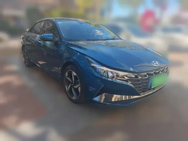 Hyundai Elantra — Фото автомобиля 3