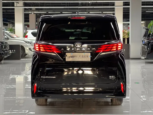 Toyota Alphard — Фото автомобиля 5