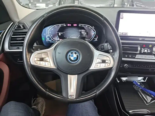 BMW iX3 — Фото автомобиля 10