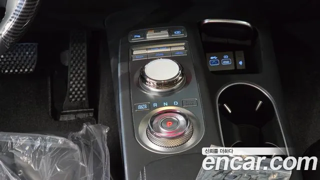 Genesis GV70 — Фото автомобиля 12