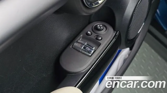 MINI Cooper Electric — Фото автомобиля 28