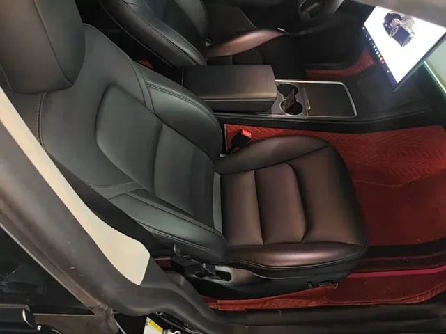 Tesla Model Y — Фото автомобиля 24