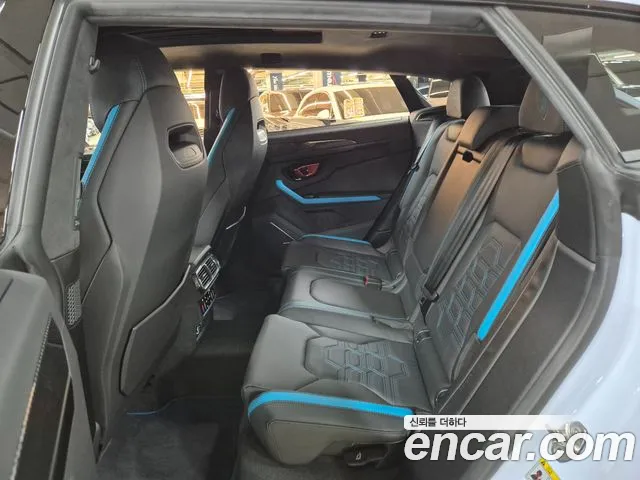 Lamborghini Urus — Фото автомобиля 3