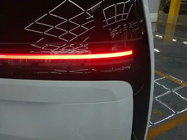 Li Auto MEGA — Фото автомобиля 7