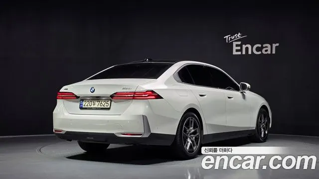 BMW 5-Series 5 серия (G60) — Фото автомобиля 2