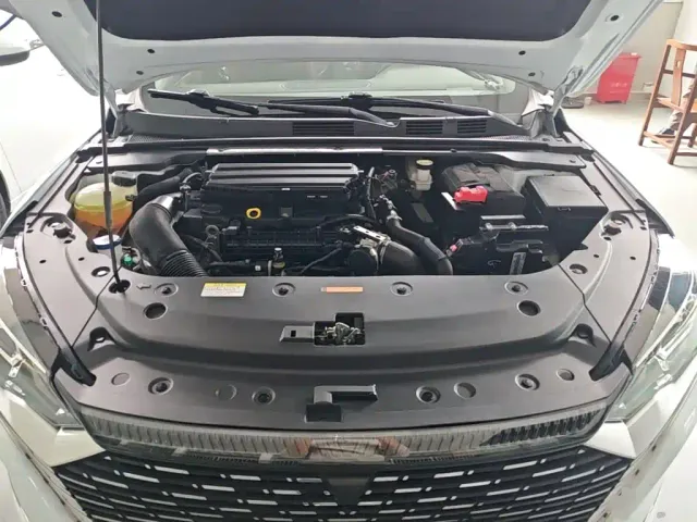 Dongfeng Yixuan MAX — Фото автомобиля 19