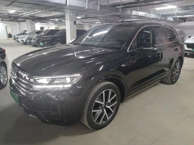 Фотография автомобиля — Volkswagen Touareg