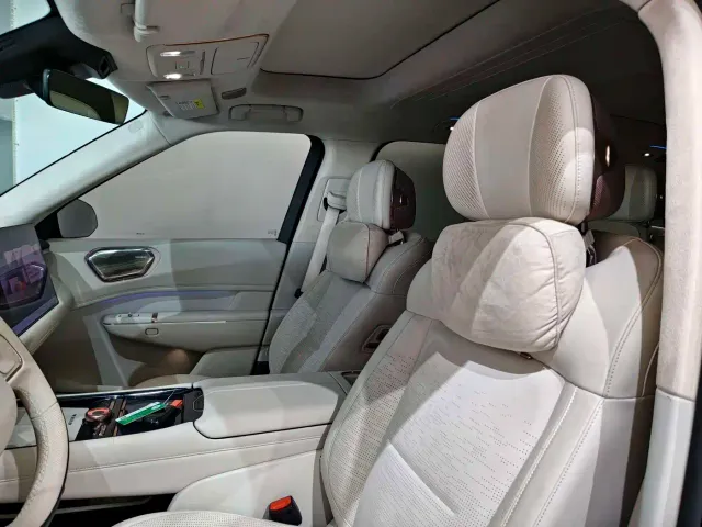 Lynk & Co 900 — Фото автомобиля 12