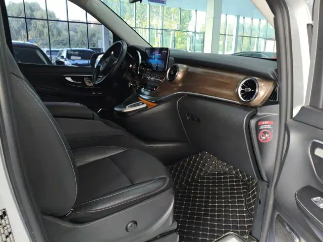 Mercedes-Benz V-Class — Фото автомобиля 14