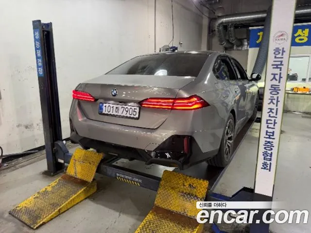 BMW 5 Series G60 — Фото автомобиля 2