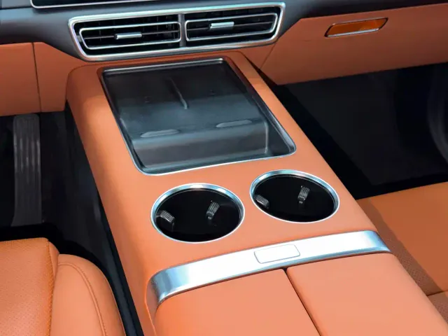 Li Auto L8 — Фото автомобиля 15