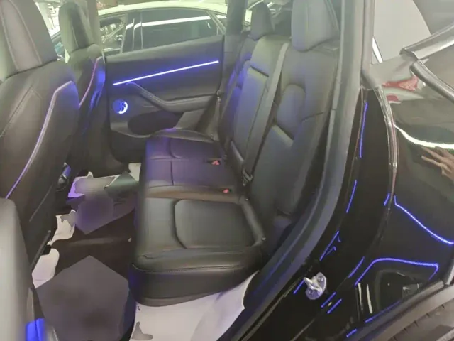 Tesla Model Y — Фото автомобиля 16