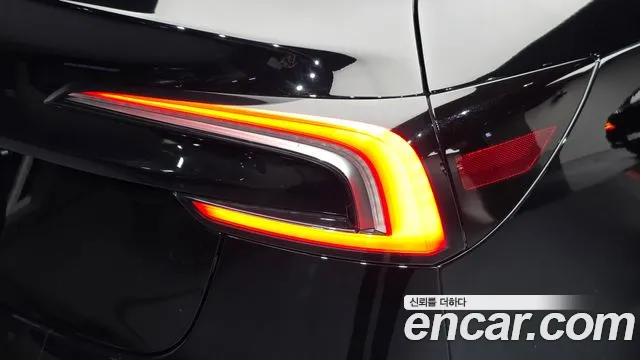 Tesla Model 3 — Фото автомобиля 8
