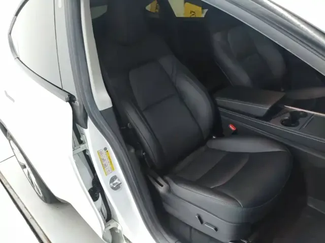 Tesla Model Y — Фото автомобиля 24